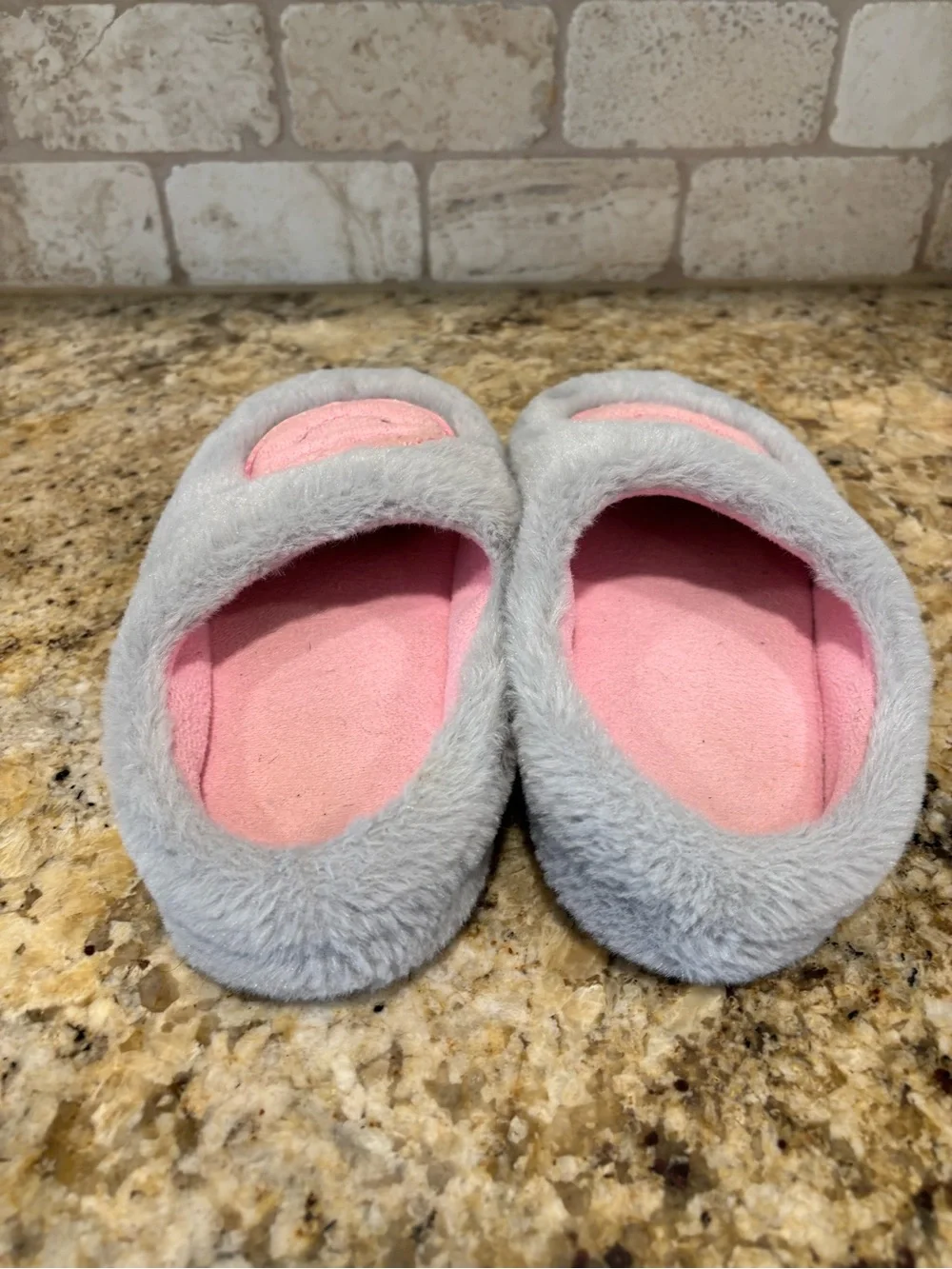 Wonder Nation Girls Fur Slip-On Slippers Smiley Face XL size 4-5